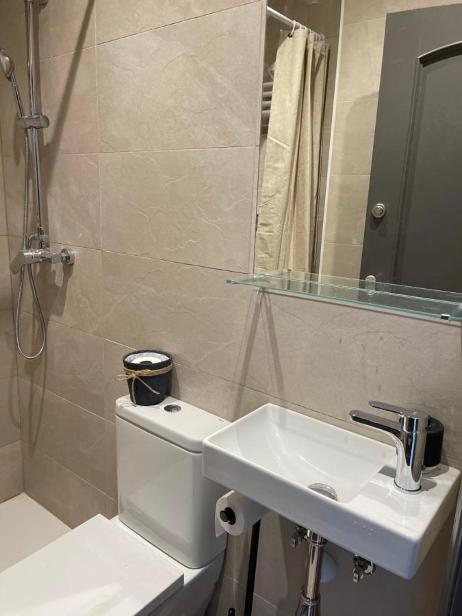 Barcelona Pr Guesthouse El Prat de Llobregat Bagian luar foto